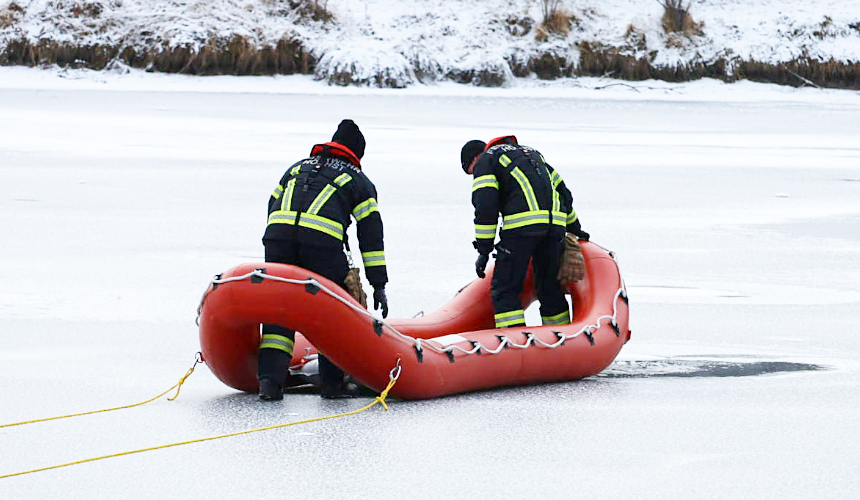 Übung Eisrettungboot
